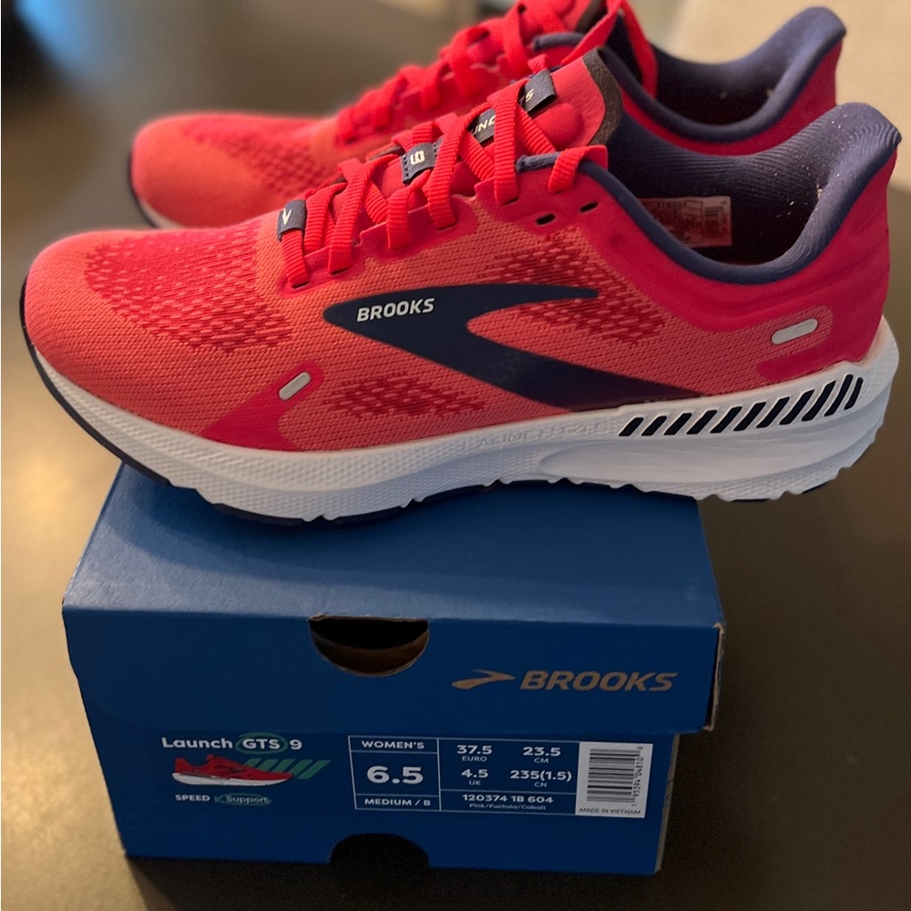 Brook sneakers size 6.5